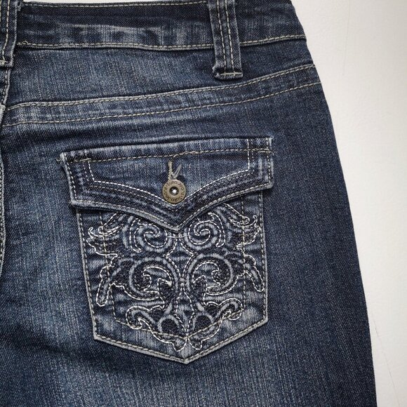 Suko Ladies Size 9 Medium Wash Slight Flare Legs Blue Jeans - Picture 7 of 14